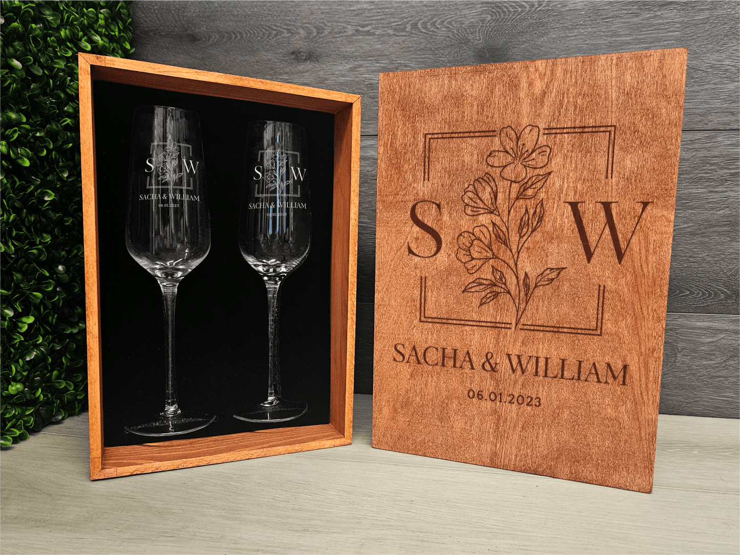 Personalized Champagne Flute Set with Engraved Wooden Box – Custom Wedding, Anniversary or Birthday Gift Keepsake for Couples (DC019)