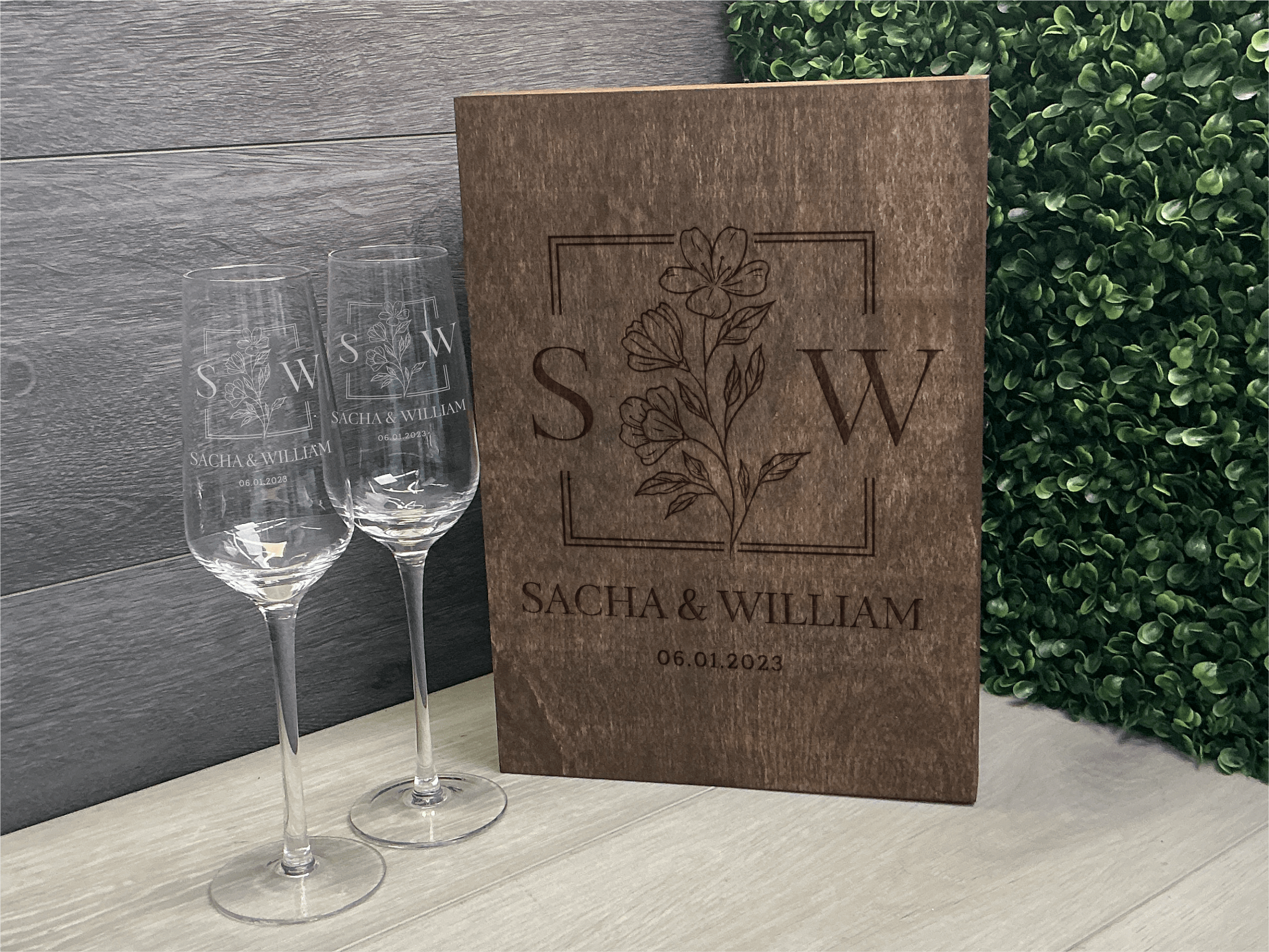 Personalized Champagne Flute Set with Engraved Wooden Box – Custom Wedding, Anniversary or Birthday Gift Keepsake for Couples (DC019)