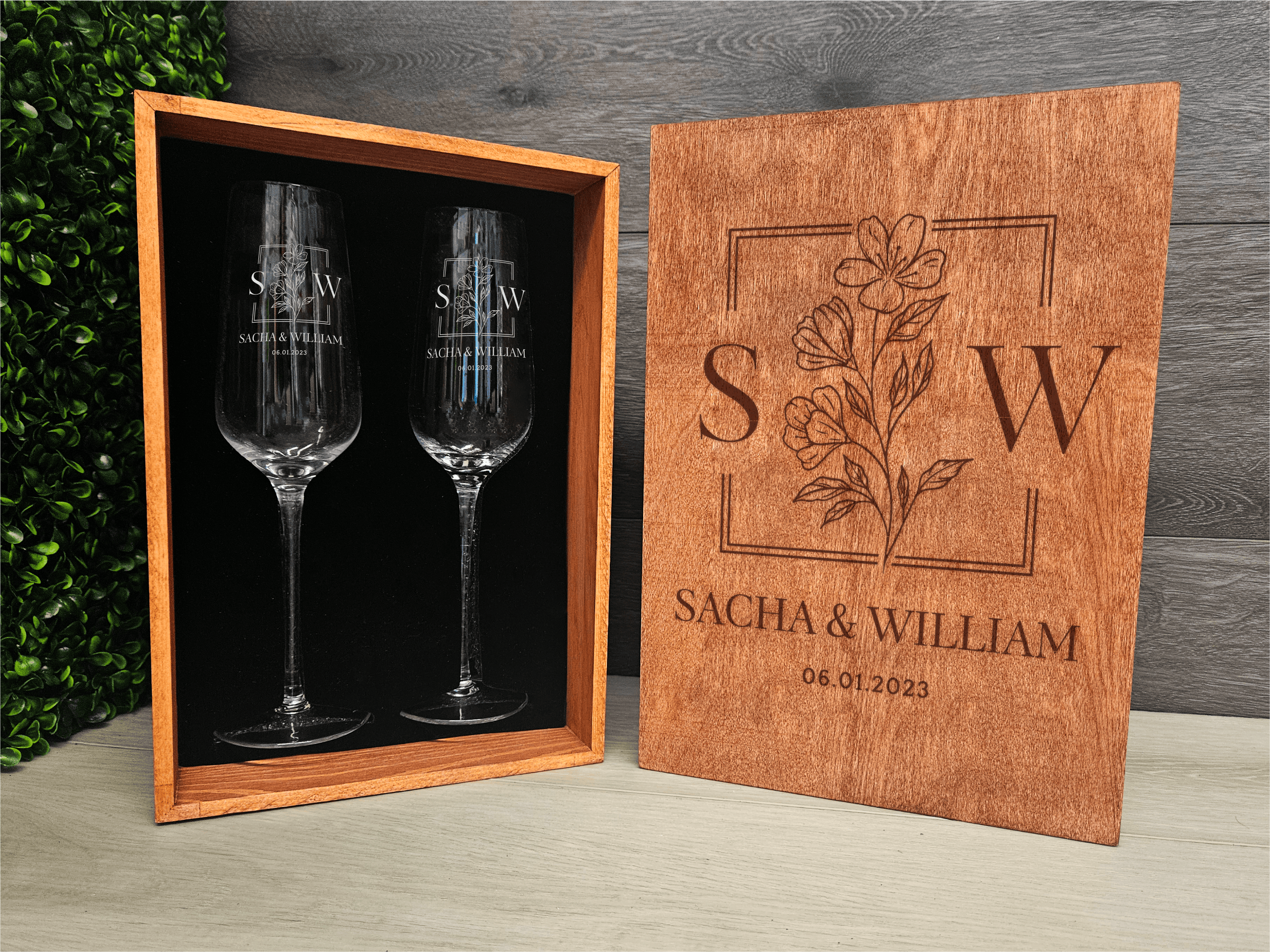 Personalized Champagne Flute Set with Engraved Wooden Box – Custom Wedding, Anniversary or Birthday Gift Keepsake for Couples (DC019)