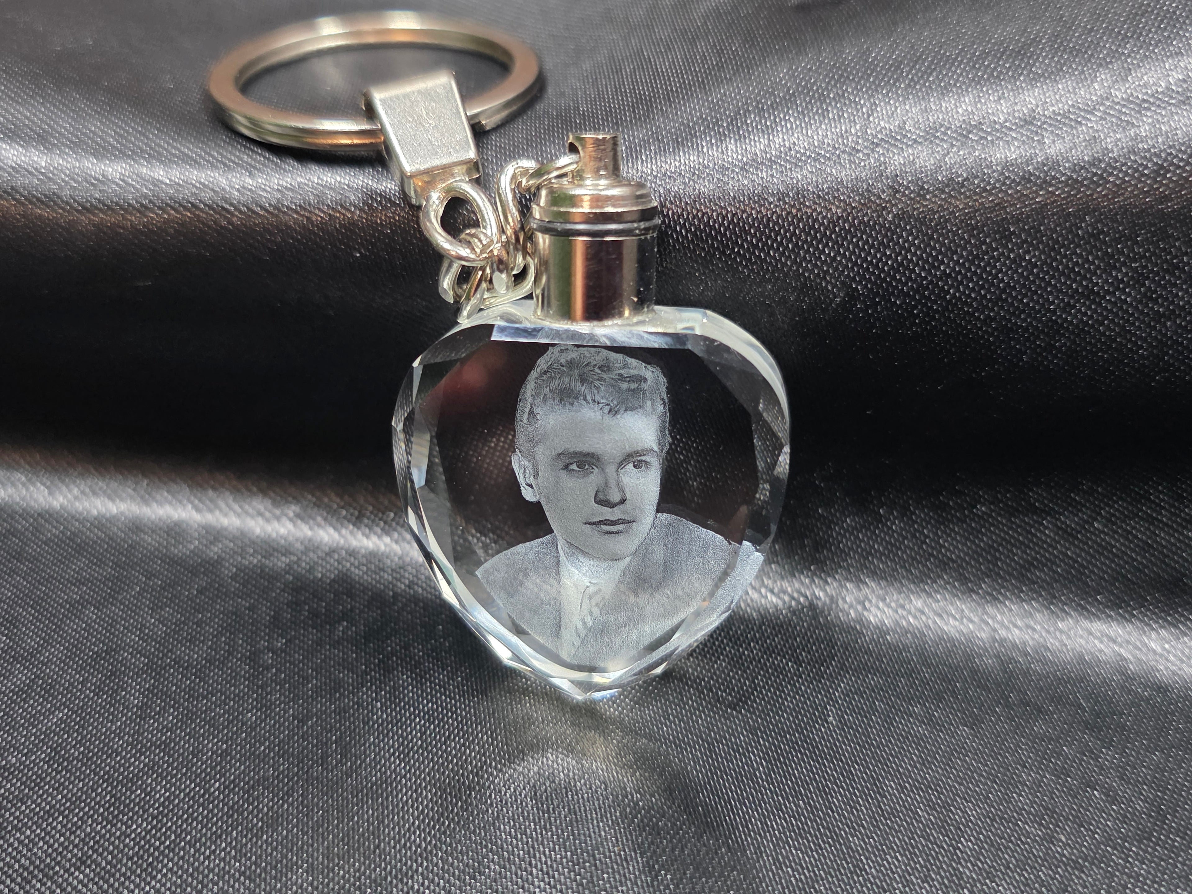 Personalized Crystal Keychain – Custom Engraved Glass Keychain – 3 Shapes Availables