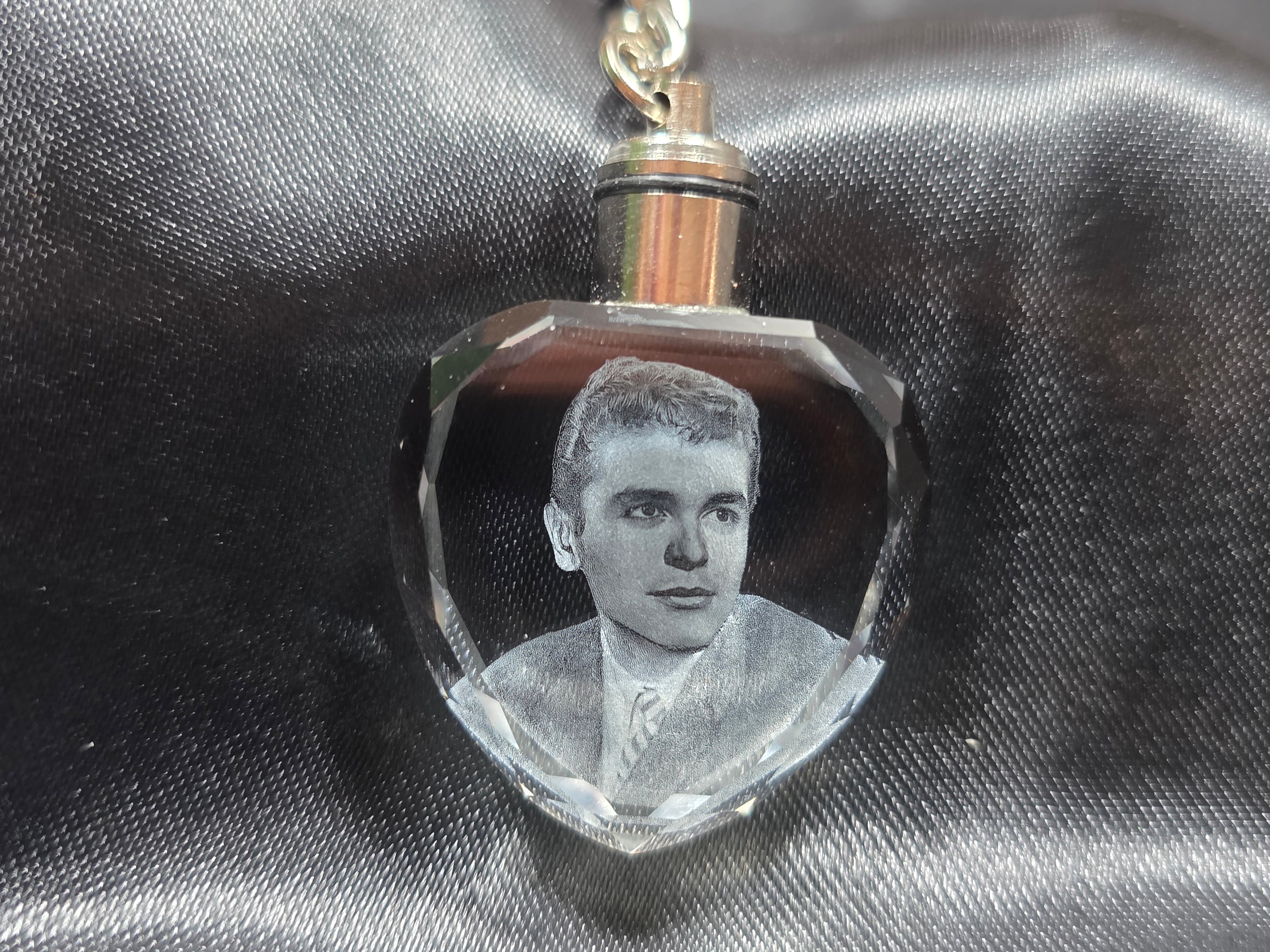 Personalized Crystal Keychain – Custom Engraved Glass Keychain – 3 Shapes Availables