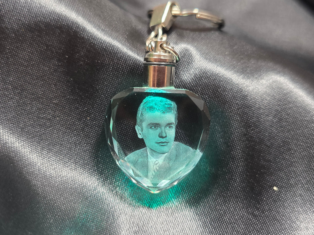 Personalized Crystal Keychain – Custom Engraved Glass Keychain – 3 Shapes Availables