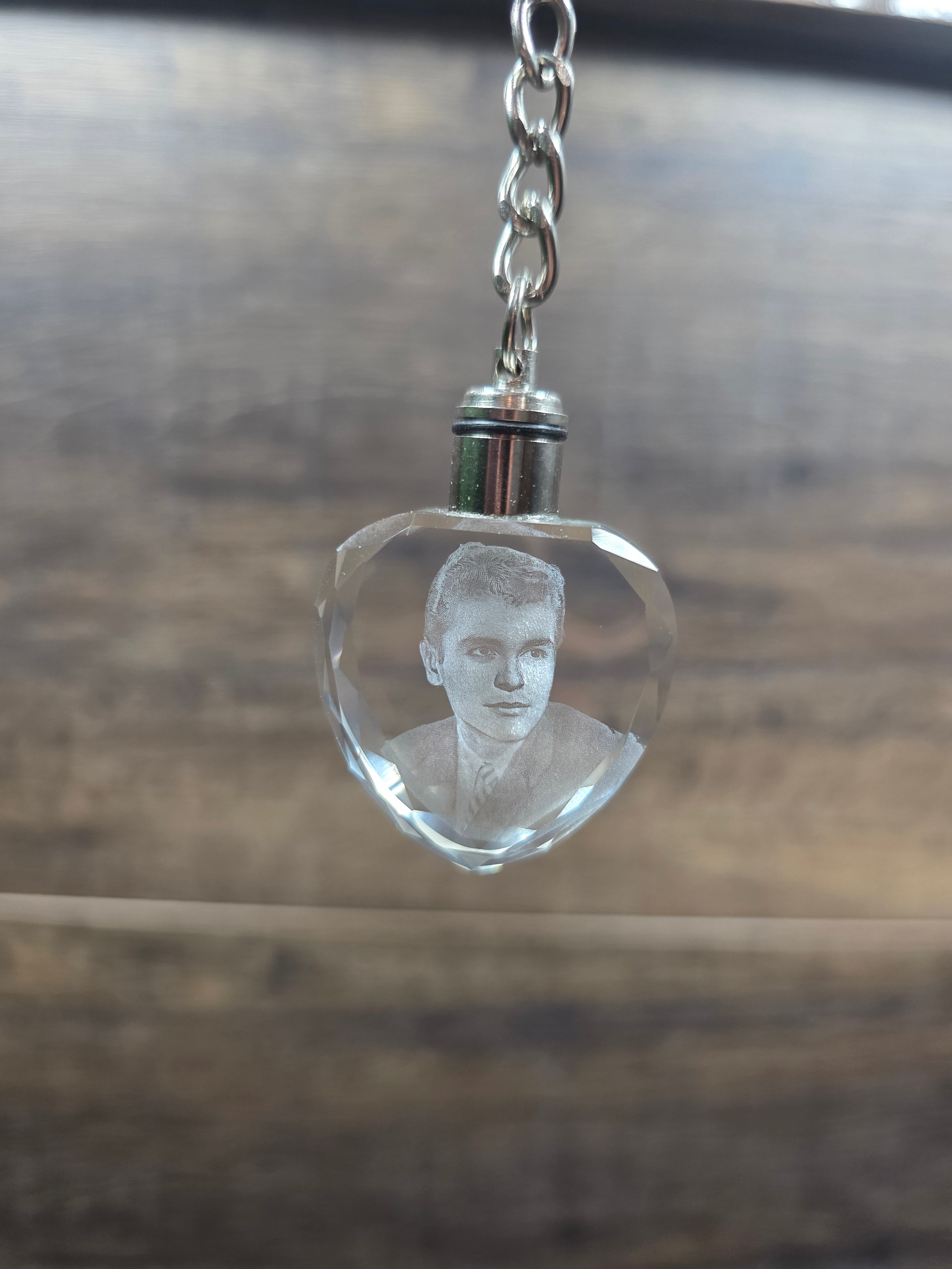 Personalized Crystal Keychain – Custom Engraved Glass Keychain – 3 Shapes Availables