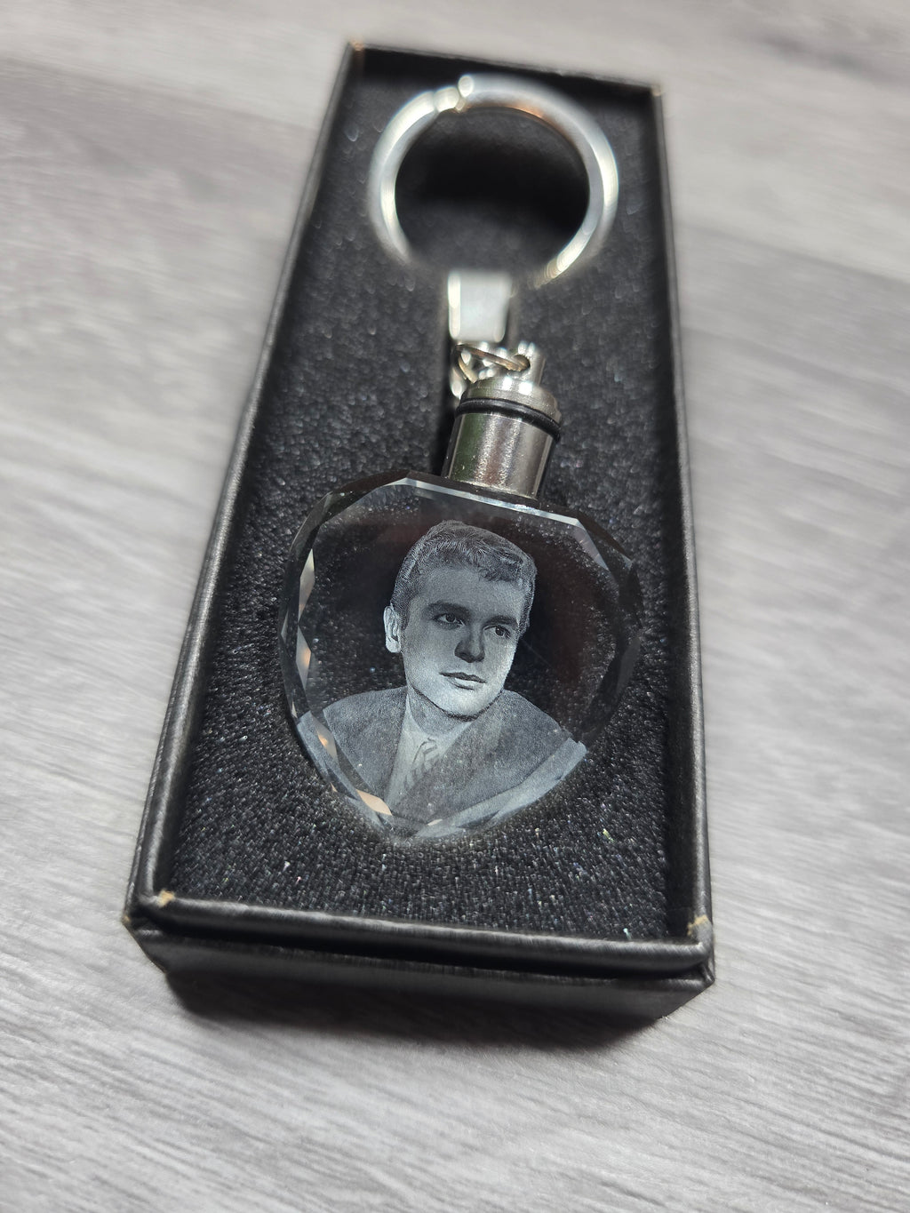 Personalized Crystal Keychain – Custom Engraved Glass Keychain – 3 Shapes Availables