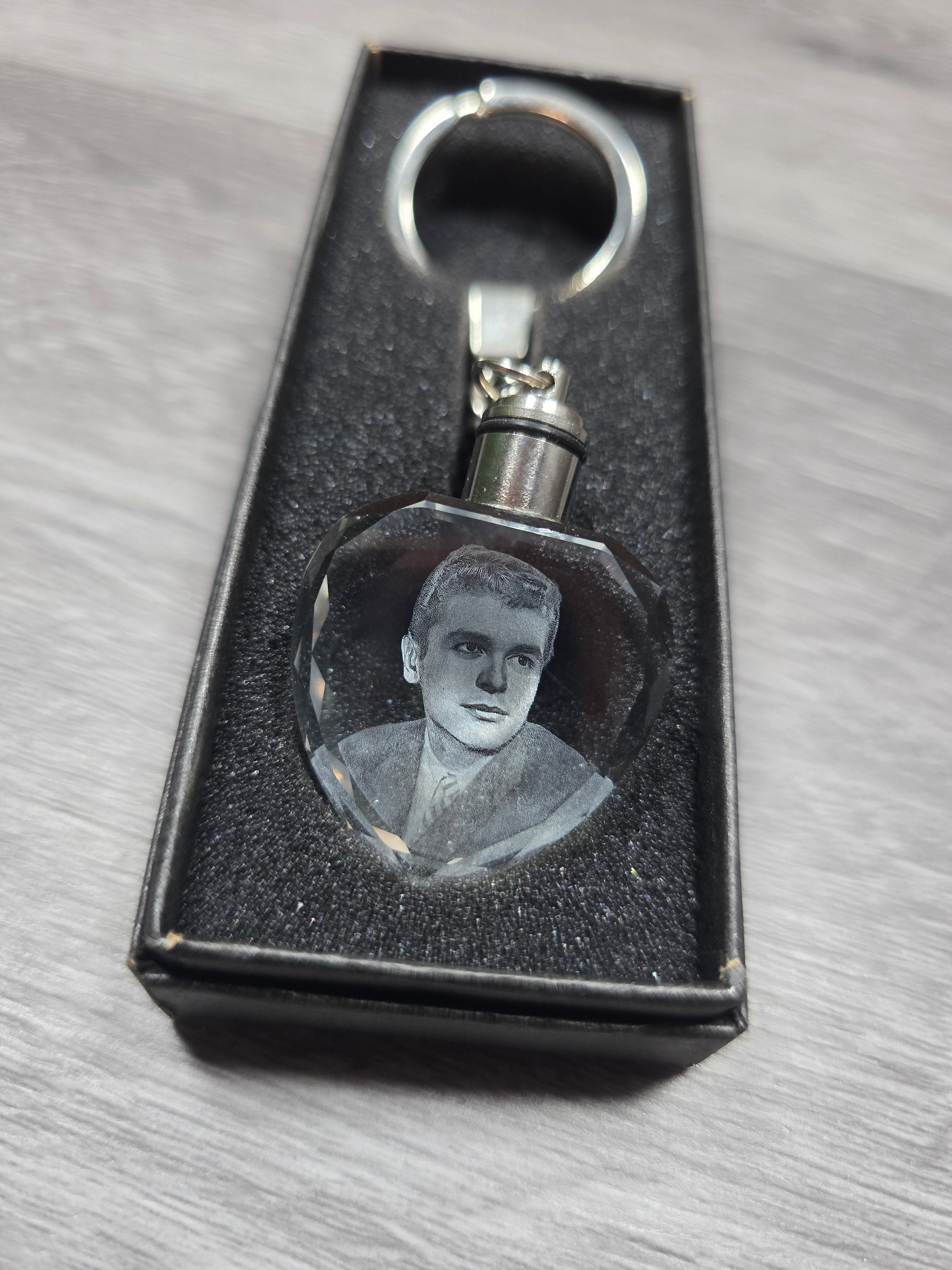 Personalized Crystal Keychain – Custom Engraved Glass Keychain – 3 Shapes Availables