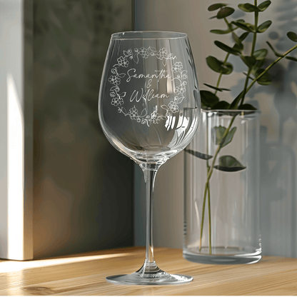 Engraved Wine Glasses for Couples - Custom Engraving with Custom Names and Floral Wreath, Perfect to Wedding or Anniversary Gift - DM010