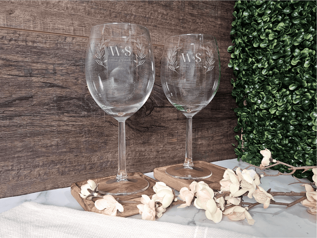 Custom Initials Engraved Wine Glass Set – Elegant Laurel Wreath Design (DC001)