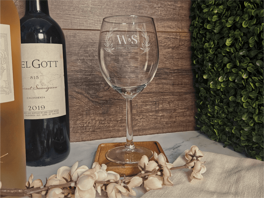 Custom Initials Engraved Wine Glass Set – Elegant Laurel Wreath Design (DC001)