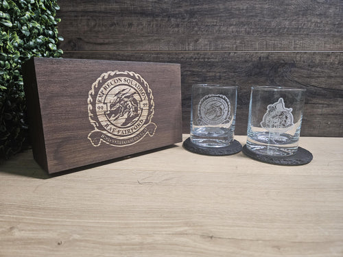 Personalisierte Whiskygläser mit gravierter Schachtel – das ideale Geschenk zum Vatertag, zum Geburtstag des Ehemanns oder einfach für einen Freund