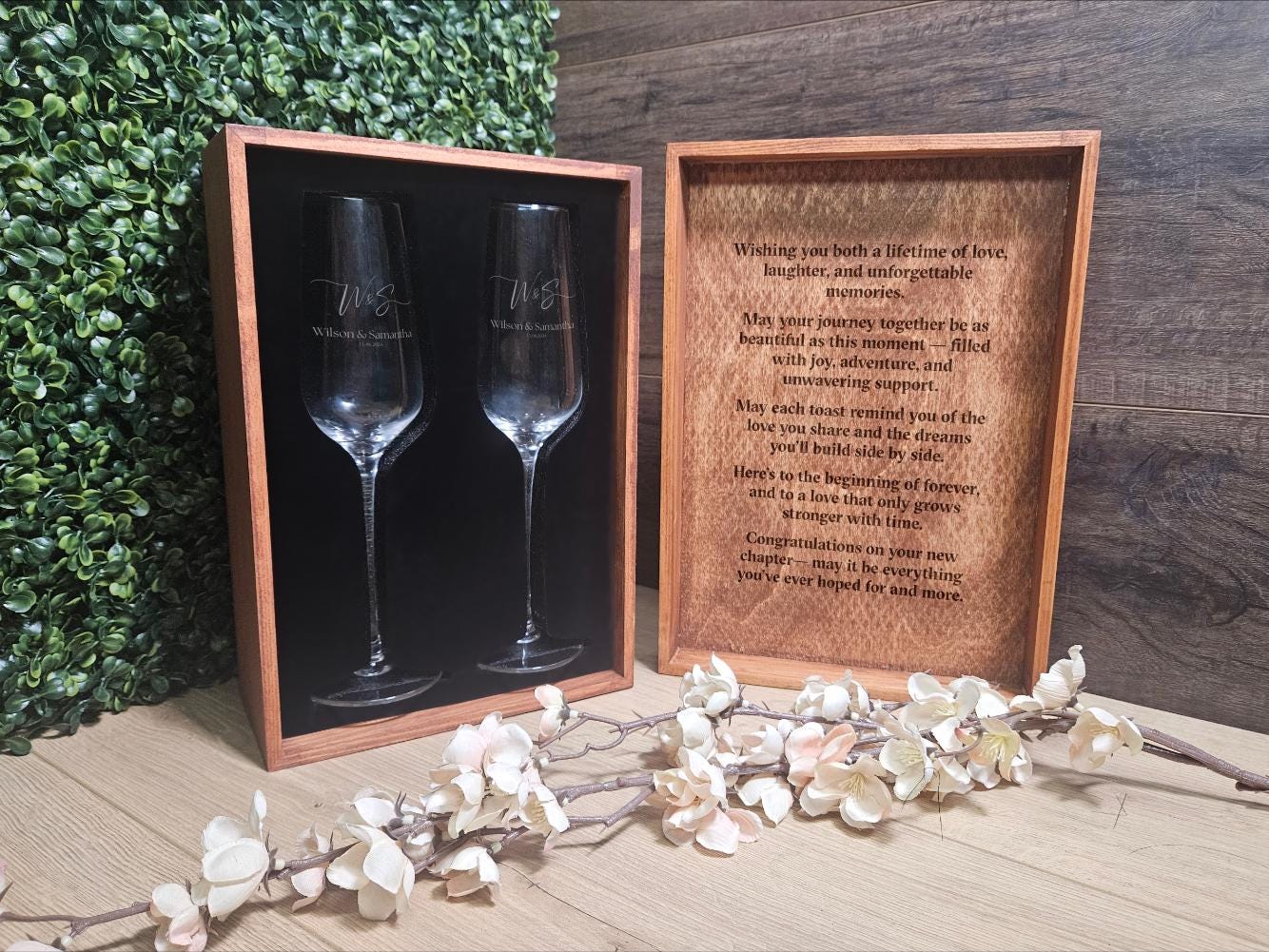 Personalized Champagne Glass Set for Couples – Custom Gift in Keepsake Wood Box for a Wedding, anniversary or Engagement (DC027)