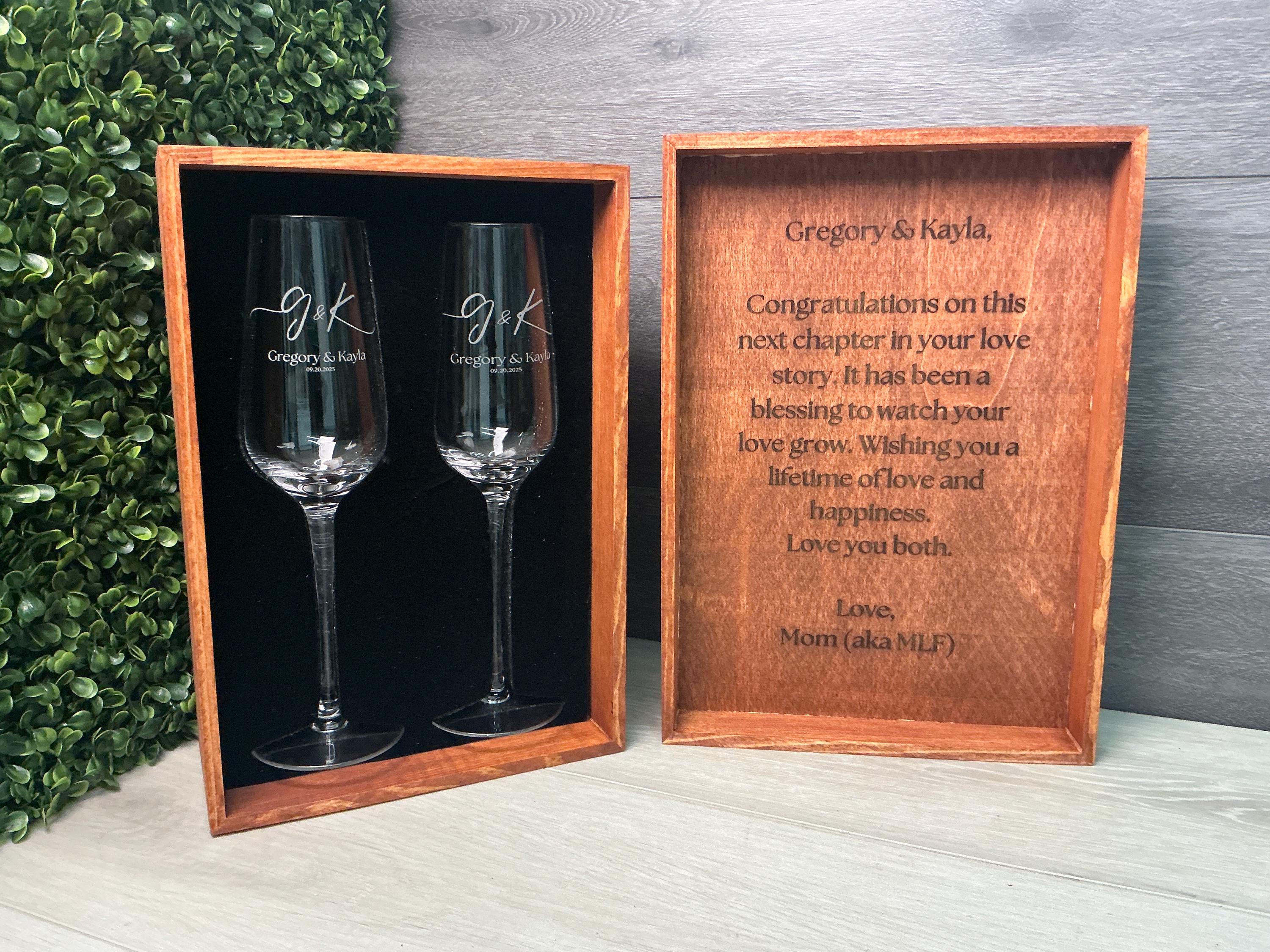 Personalized Champagne Glass Set for Couples – Custom Gift in Keepsake Wood Box for a Wedding, anniversary or Engagement (DC027)