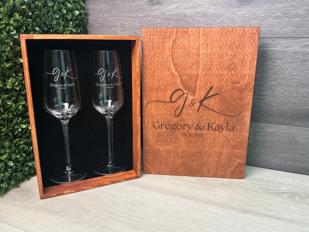 Personalized Champagne Glass Set for Couples – Custom Gift in Keepsake Wood Box for a Wedding, anniversary or Engagement (DC027)